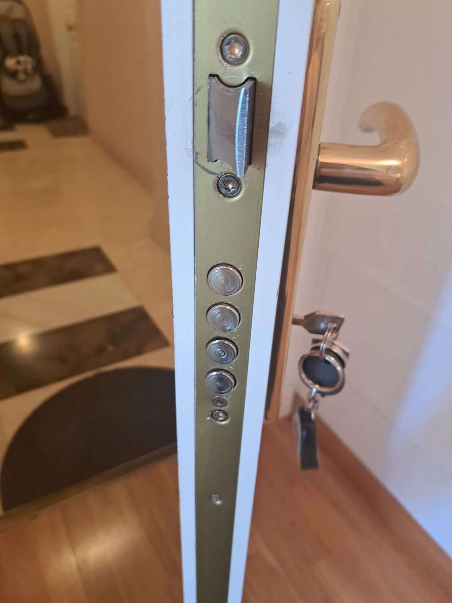Apertura de una puerta realizada por Cerrajeros JD
