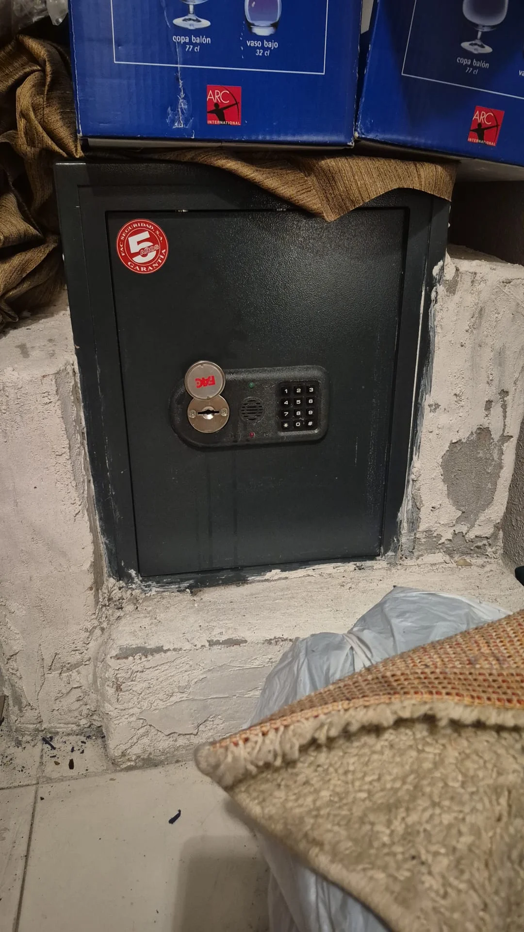 Caja fuerte durante un servicio de apertura