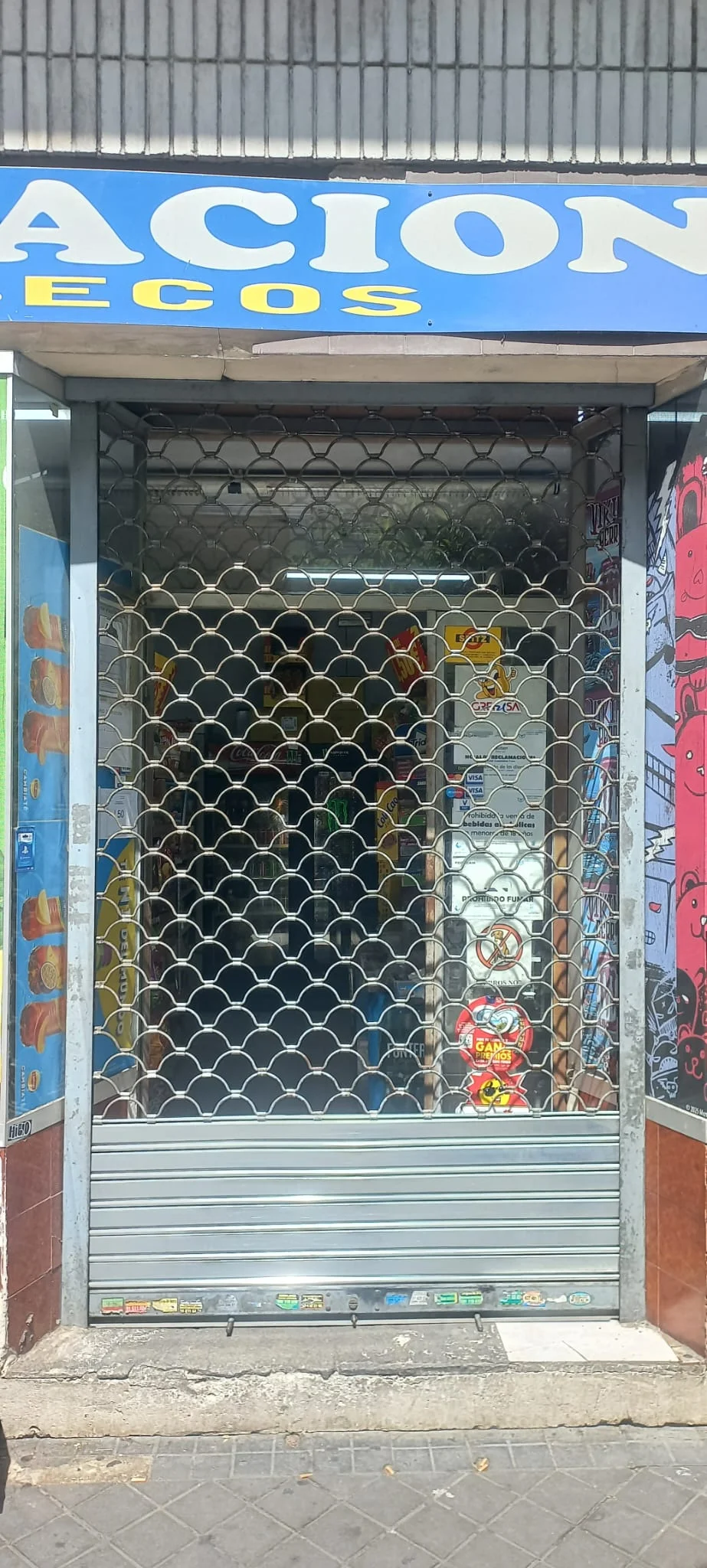 Cierre comercial instalado en un establecimiento