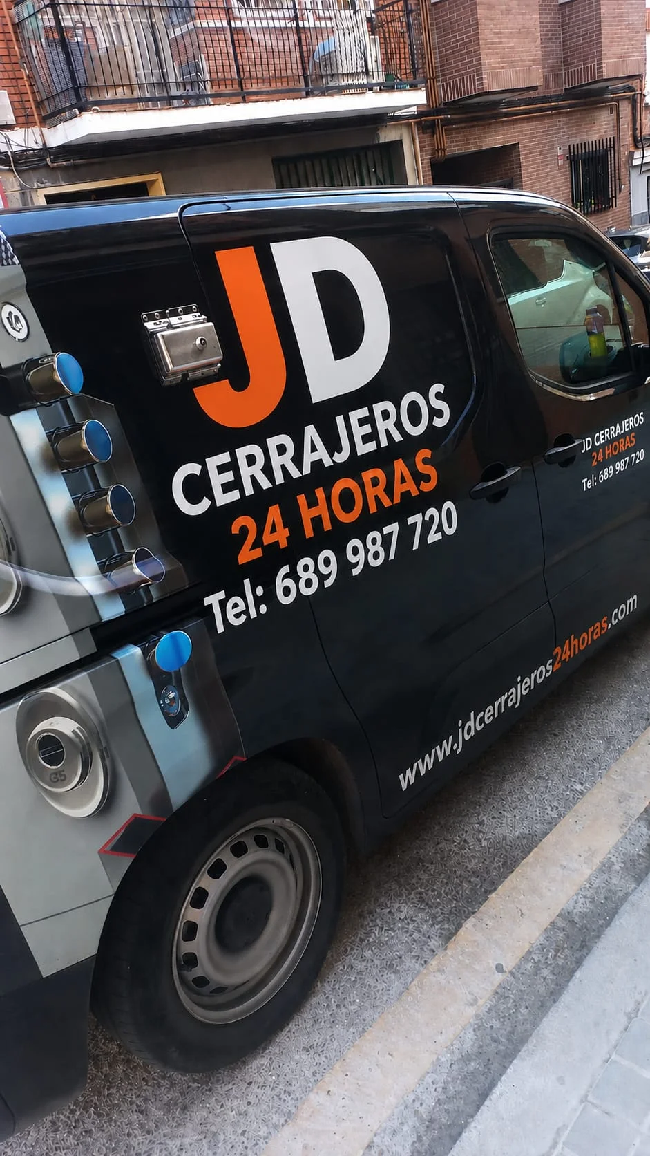 Vehículo de la empresa CerrajerosJD